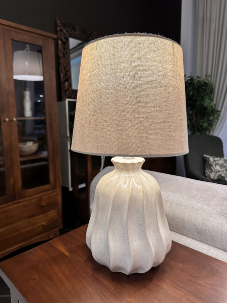 lampa_stolowa_w_naturalnych_kolorach